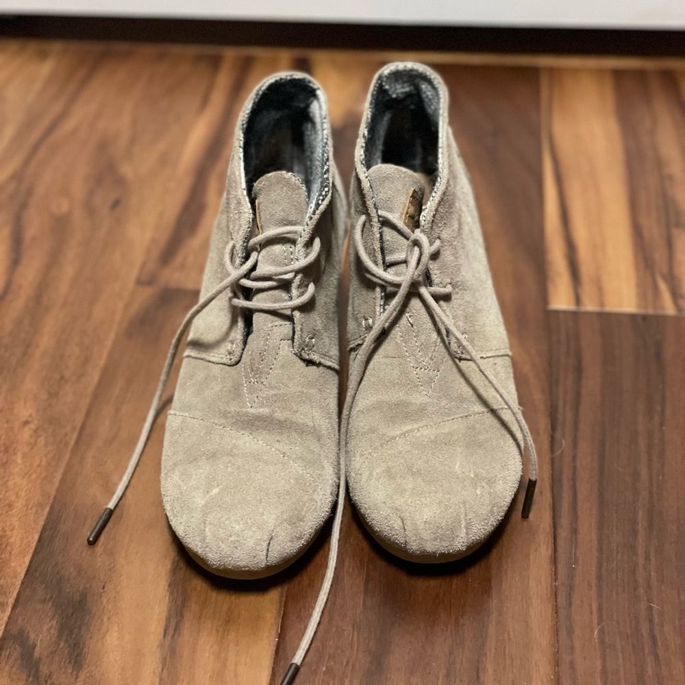 Tom’s heeled boots